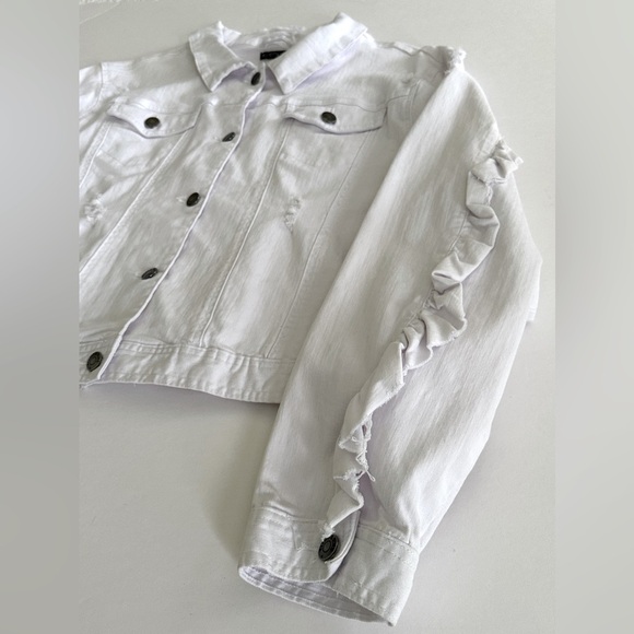 ELLIOTT & VINE || White Distressed with Ruffles Jeans Jacket. Sz. 1X - Picture 4 of 16